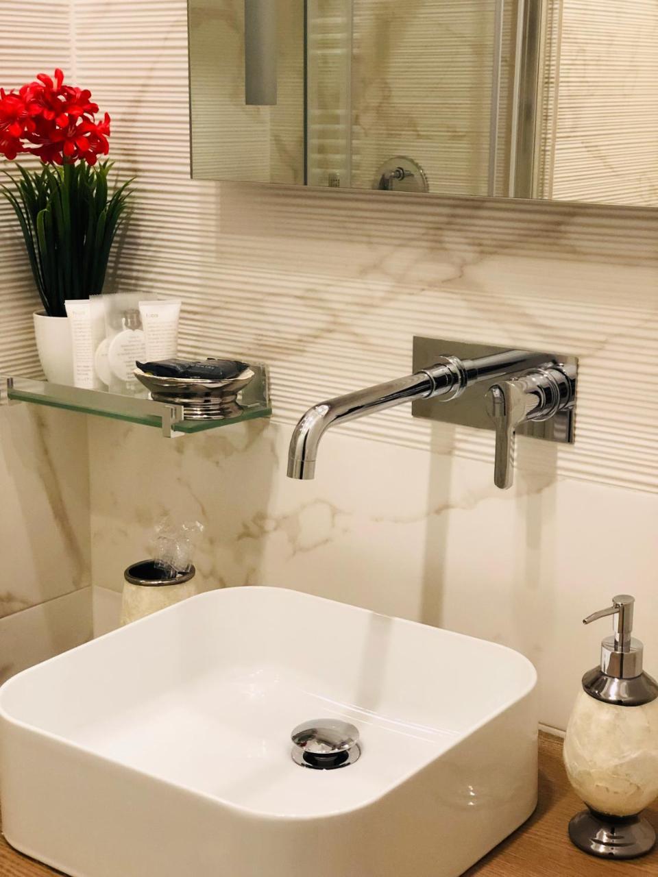 Kambal Luxury Suites Rome Exterior photo